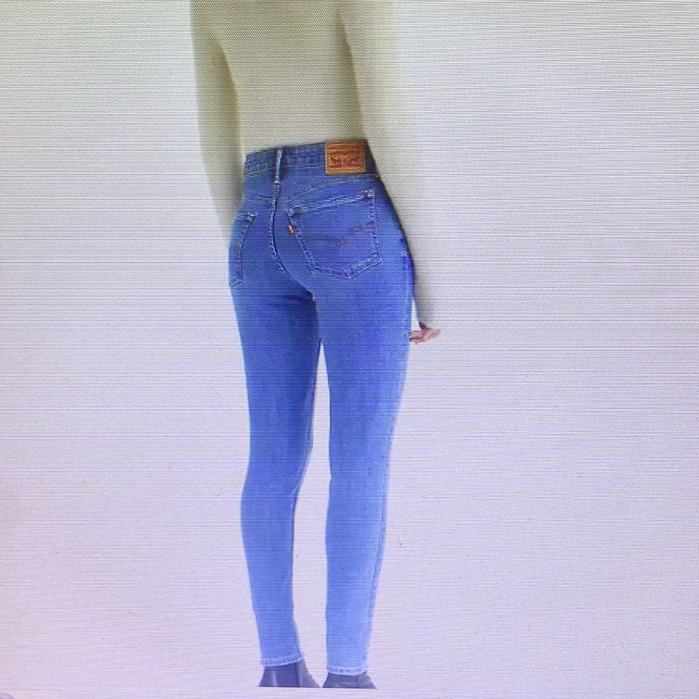 Levi’s 711 skinny jeans waist 25 length 32 hole on one side at knee
